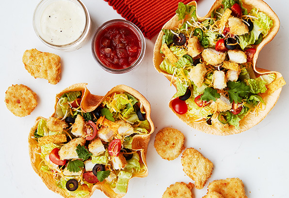 Tortillas en forme de bol garnies de croquettes de poulet Mina🅪 à la façon du Sud-Ouest